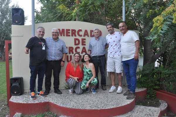 Inauguracion en icho Cruz del mercado de Cercania